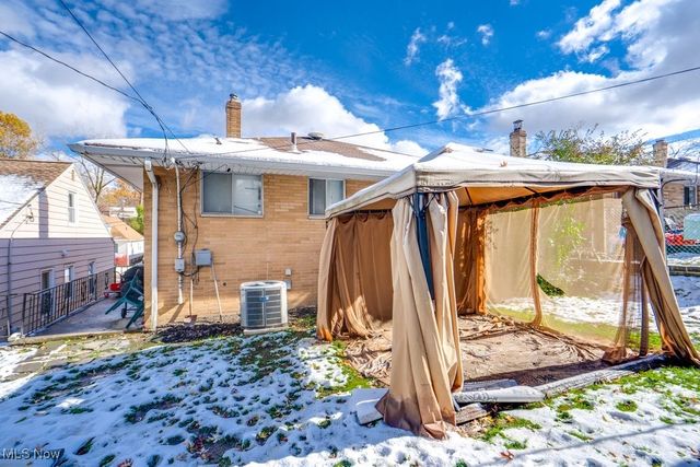 4864 E 94th Street, Garfield Heights, OH 44125