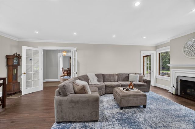 26 Brookside Circle, Bronxville, NY 10708