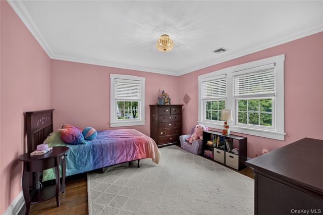 26 Brookside Circle, Bronxville, NY 10708