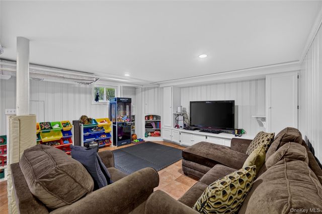26 Brookside Circle, Bronxville, NY 10708