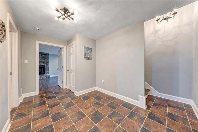 5177 Arrowhead TRL, Salem, VA 24153