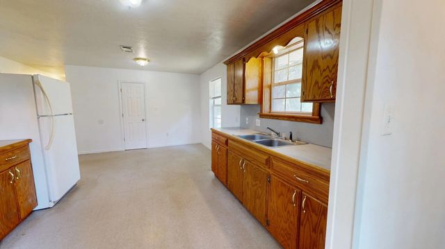 406 W Velmer St, Dequincy, LA 70633