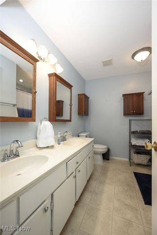 864 Kirkwall Drive, Akron, OH 44321