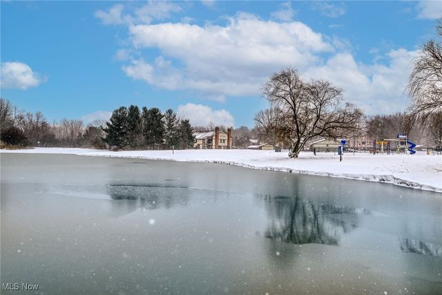 864 Kirkwall Drive, Akron, OH 44321