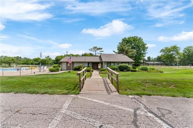 864 Kirkwall Drive, Akron, OH 44321