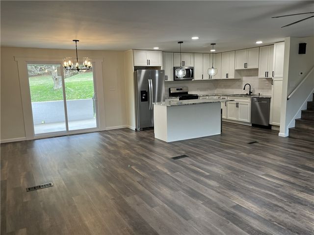 495 Pierson Run Rd, Plum Boro, PA 15239