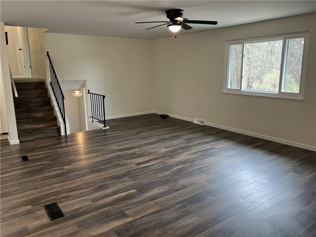 495 Pierson Run Rd, Plum Boro, PA 15239