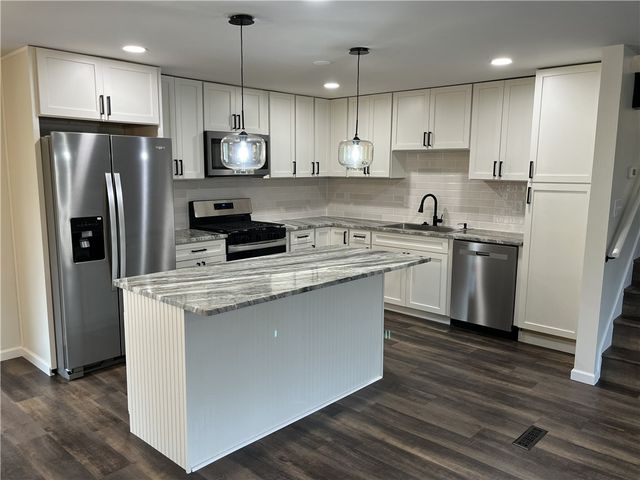 495 Pierson Run Rd, Plum Boro, PA 15239