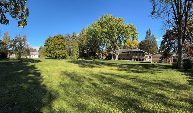 23362 N Apple Hill Lane, Lincolnshire, IL 60069