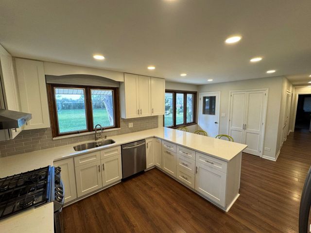 23362 N Apple Hill Lane, Lincolnshire, IL 60069