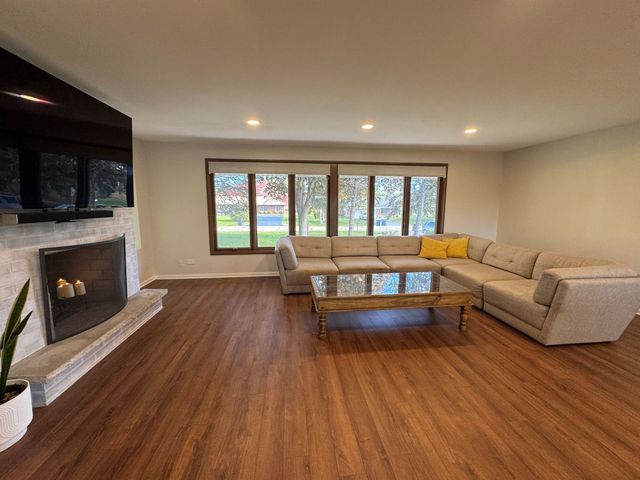 23362 N Apple Hill Lane, Lincolnshire, IL 60069