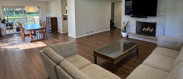 23362 N Apple Hill Lane, Lincolnshire, IL 60069