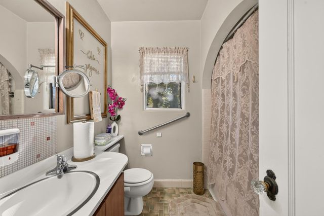 6628 6th St, Rio Linda, CA 95673