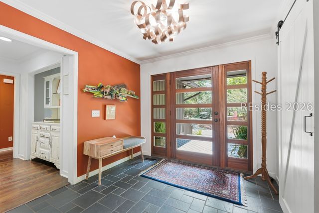 21 McIntosh Rd, Hilton Head Island, SC 29926