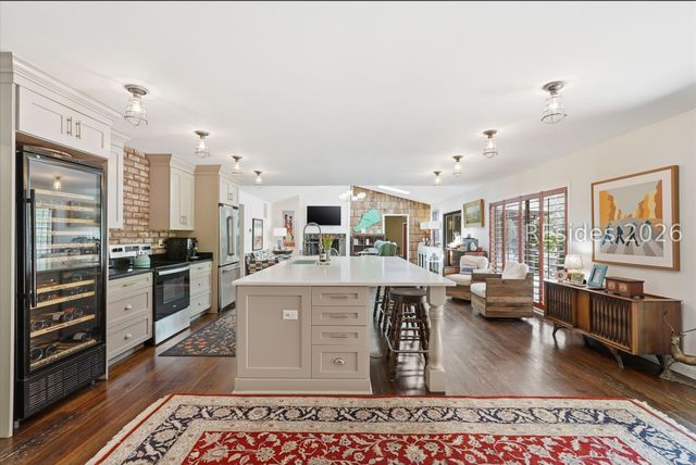 21 McIntosh Rd, Hilton Head Island, SC 29926