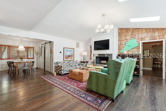 21 McIntosh Rd, Hilton Head Island, SC 29926