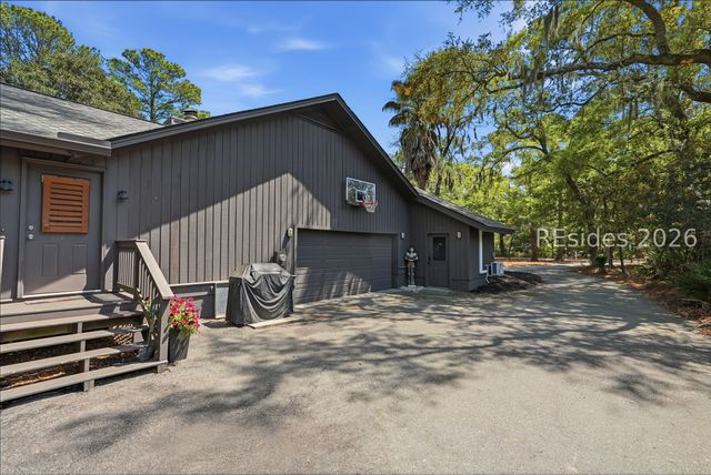 21 McIntosh Rd, Hilton Head Island, SC 29926