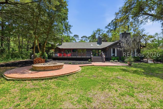 21 McIntosh Rd, Hilton Head Island, SC 29926