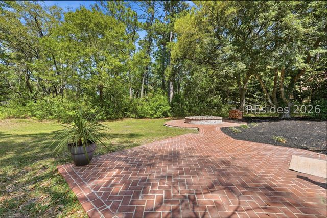 21 McIntosh Rd, Hilton Head Island, SC 29926