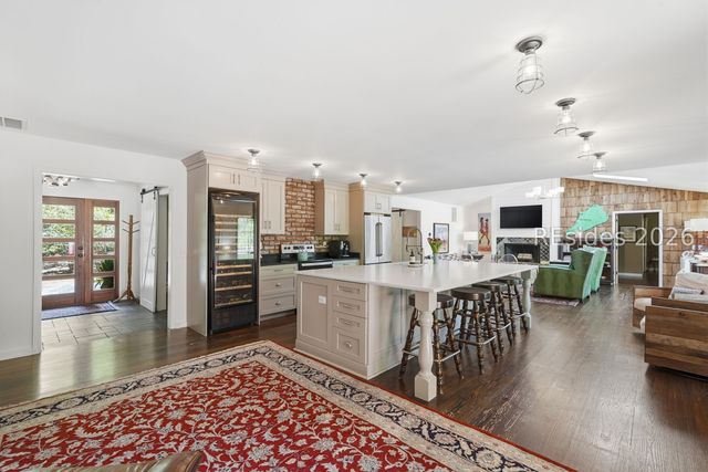 21 McIntosh Rd, Hilton Head Island, SC 29926