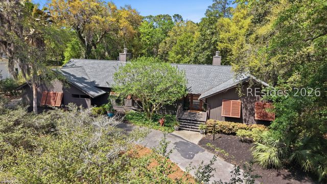 21 McIntosh Rd, Hilton Head Island, SC 29926