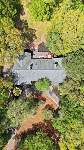 21 McIntosh Rd, Hilton Head Island, SC 29926