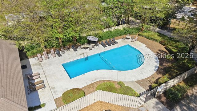 21 McIntosh Rd, Hilton Head Island, SC 29926