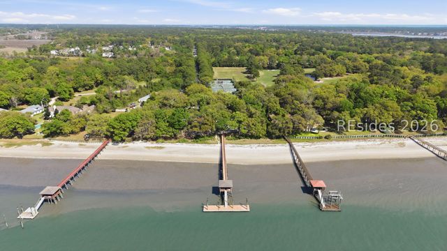 21 McIntosh Rd, Hilton Head Island, SC 29926
