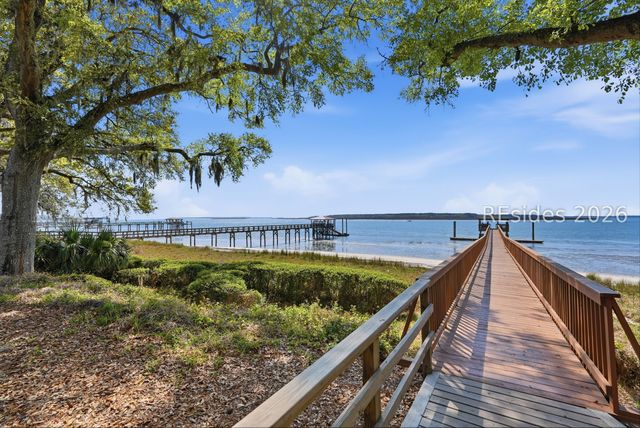 21 McIntosh Rd, Hilton Head Island, SC 29926
