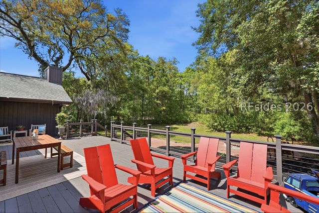 21 McIntosh Rd, Hilton Head Island, SC 29926