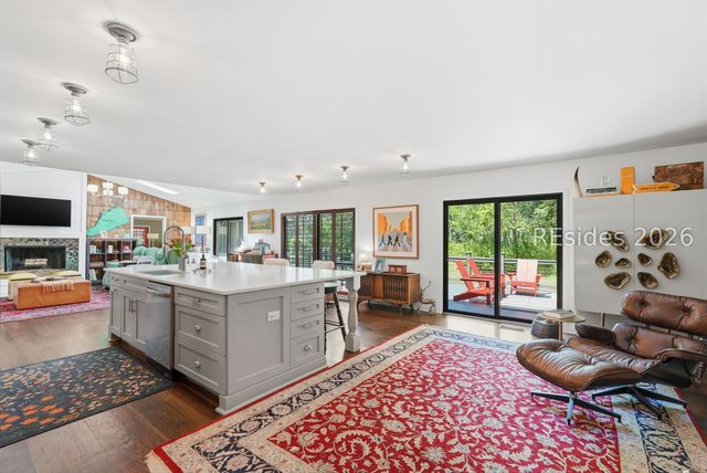 21 McIntosh Rd, Hilton Head Island, SC 29926