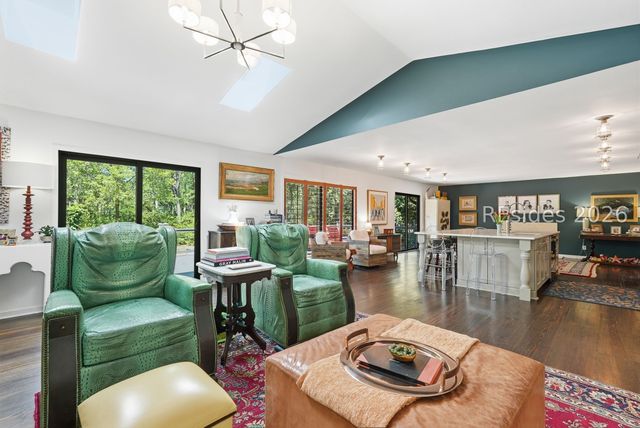 21 McIntosh Rd, Hilton Head Island, SC 29926