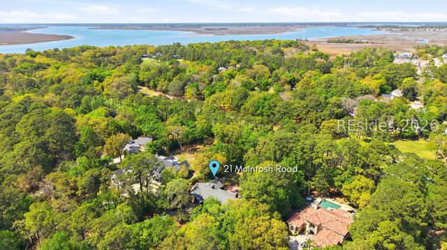 21 McIntosh Rd, Hilton Head Island, SC 29926