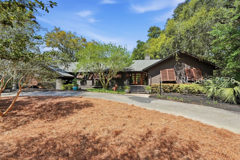 21 McIntosh Rd, Hilton Head Island, SC 29926