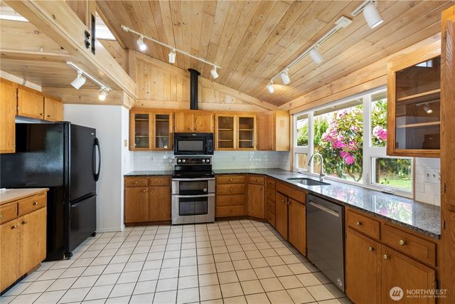 181 E Dabob Road, Shelton, WA 98584