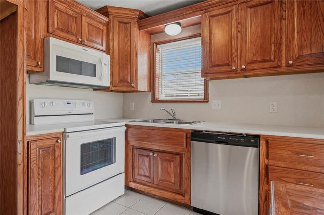 522 S Meadow Lane, Mustang, OK 73064