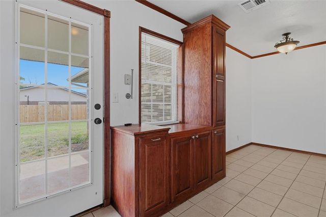 522 S Meadow Lane, Mustang, OK 73064