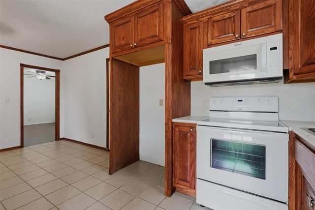 522 S Meadow Lane, Mustang, OK 73064