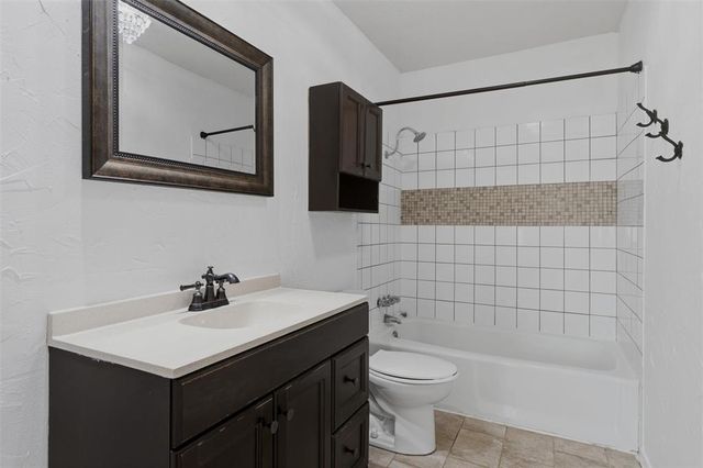 522 S Meadow Lane, Mustang, OK 73064
