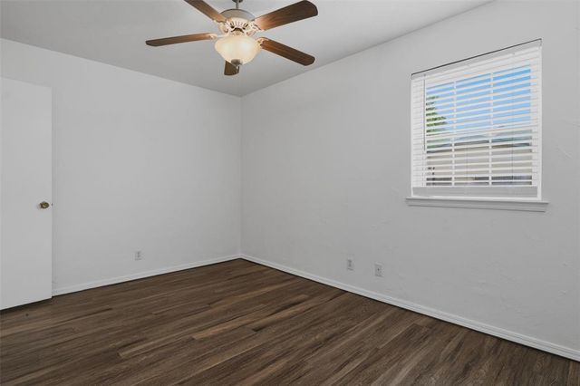 522 S Meadow Lane, Mustang, OK 73064