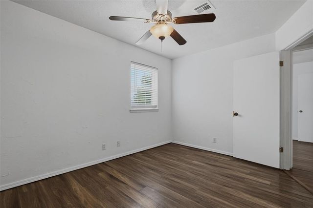 522 S Meadow Lane, Mustang, OK 73064