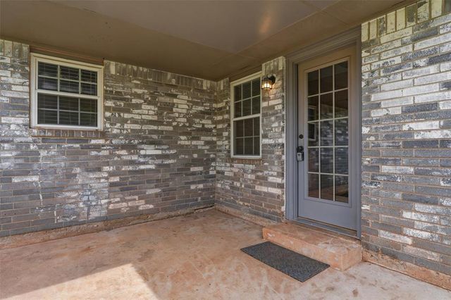 522 S Meadow Lane, Mustang, OK 73064