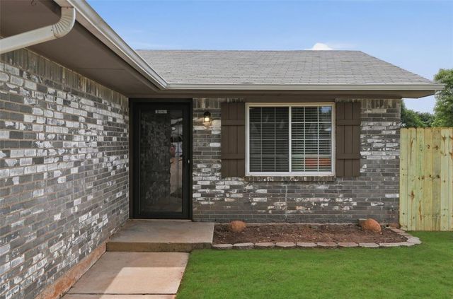 522 S Meadow Lane, Mustang, OK 73064