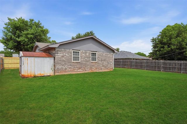 522 S Meadow Lane, Mustang, OK 73064