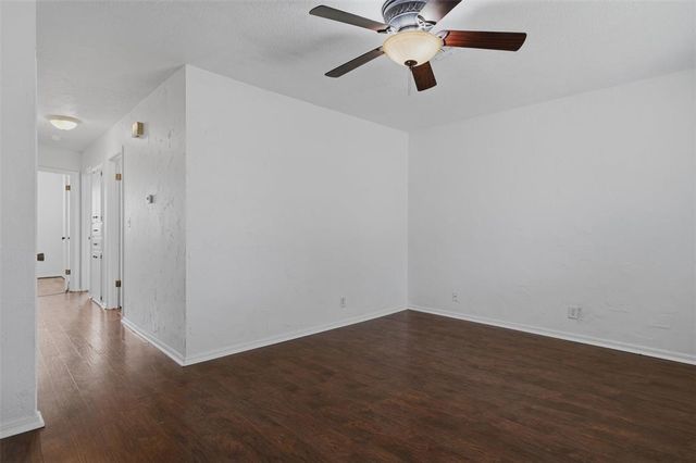 522 S Meadow Lane, Mustang, OK 73064