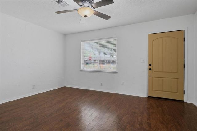 522 S Meadow Lane, Mustang, OK 73064