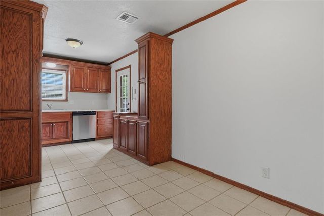522 S Meadow Lane, Mustang, OK 73064