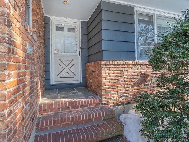 856 Glen Cove Avenue, Glen Head, NY 11545