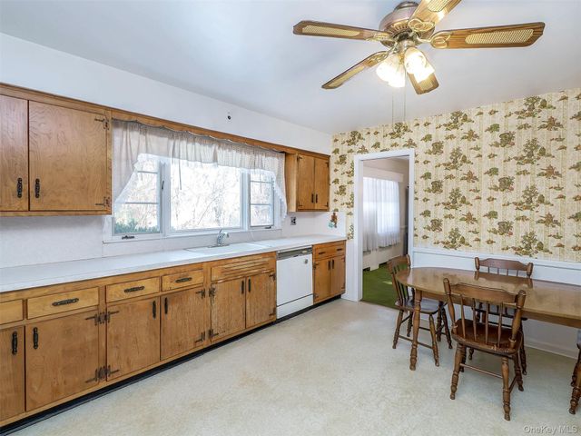 856 Glen Cove Avenue, Glen Head, NY 11545