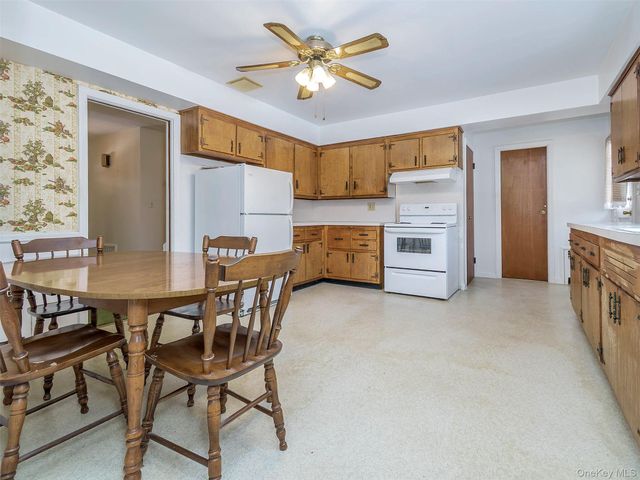 856 Glen Cove Avenue, Glen Head, NY 11545